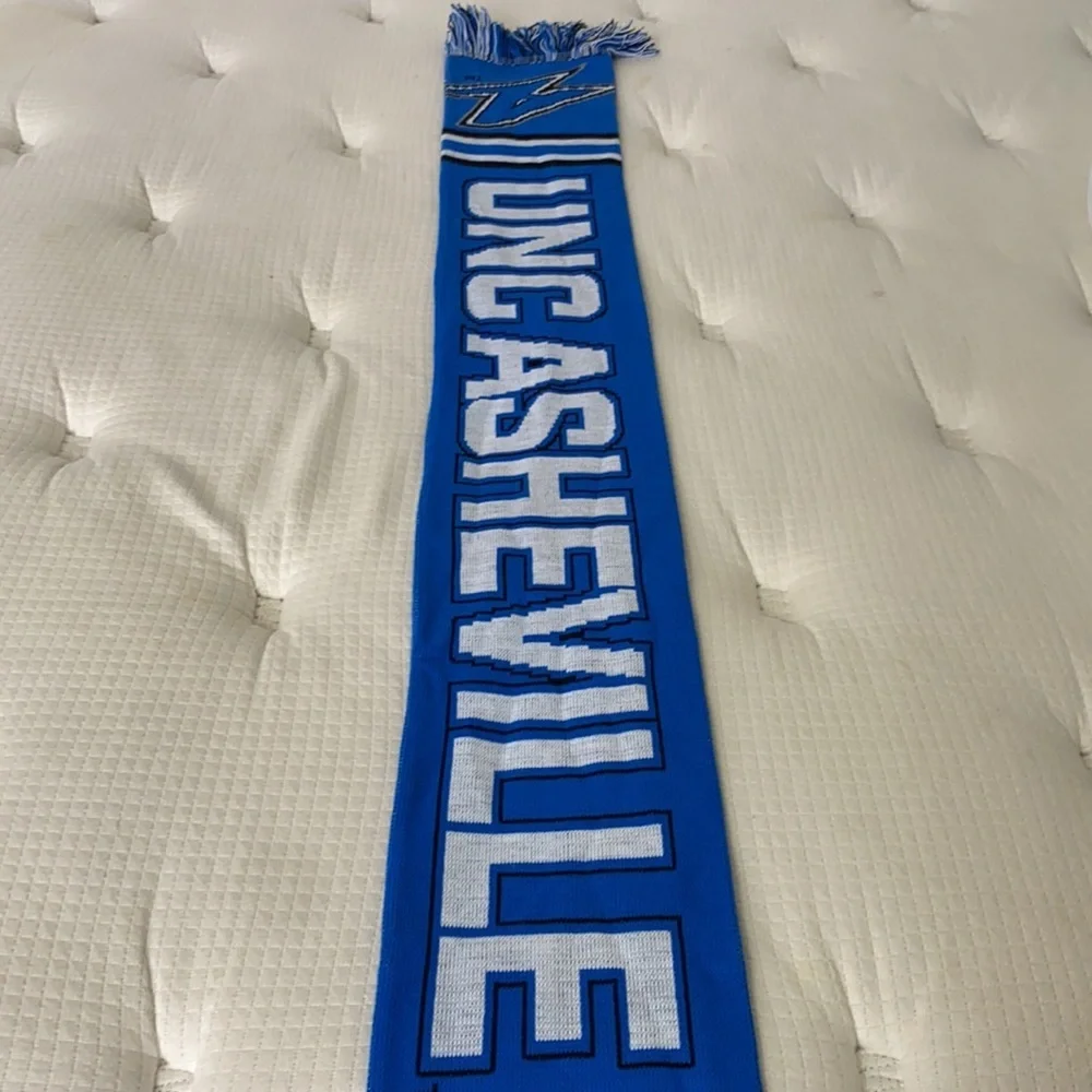 Brand New Bulldogs Unc Asheville Scarf